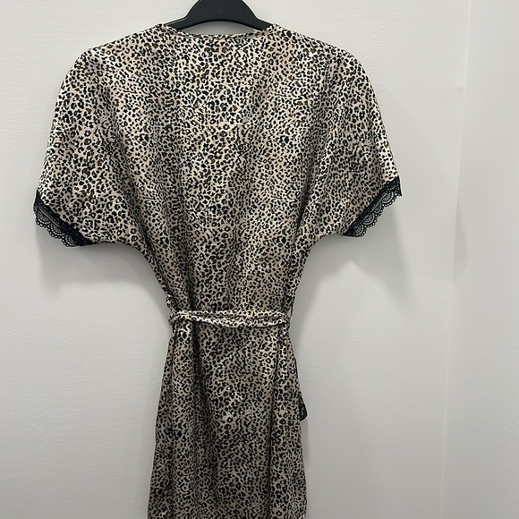 IN BLOOM BY JONQUIL WOMEN LEOPARD PRINT SHORT SLEEVE ROBE - Picture 10 of 11